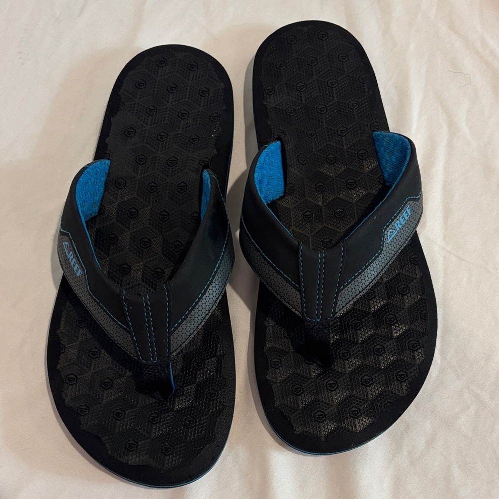 REEF Men's Black and Blue flip flop Sandals